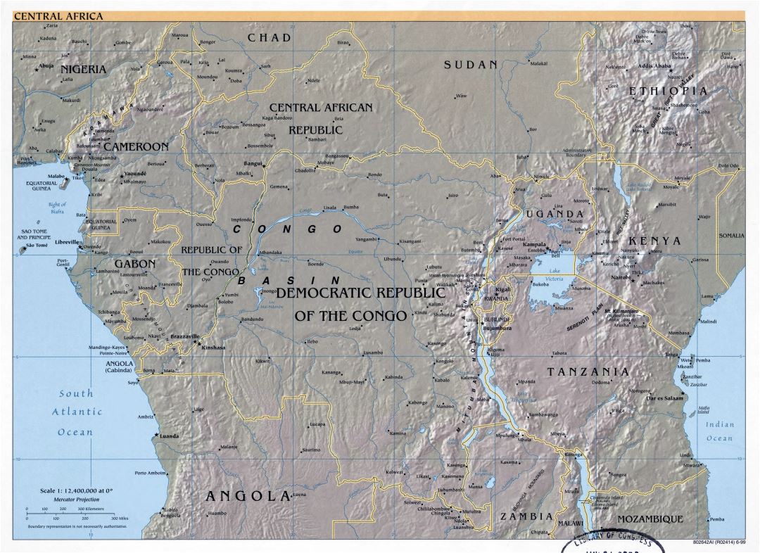 Mapa grande política detallada de África central con alivio y las principales ciudades - 1999