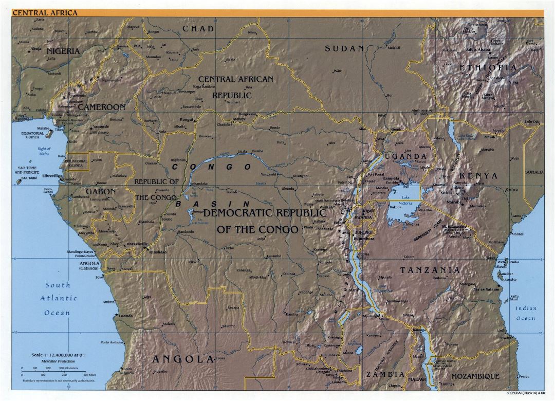 Mapa grande política detallada de África central con alivio y las principales ciudades - 2000