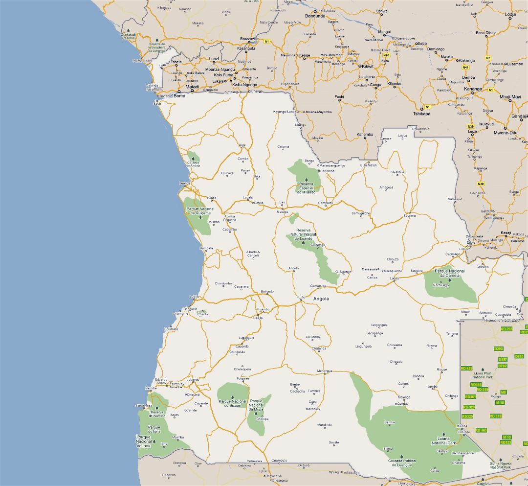 Grande hoja de ruta de Angola con ciudades y parques nacionales