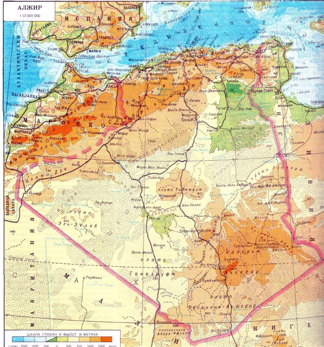 Grande mapa físico de Argelia en ruso