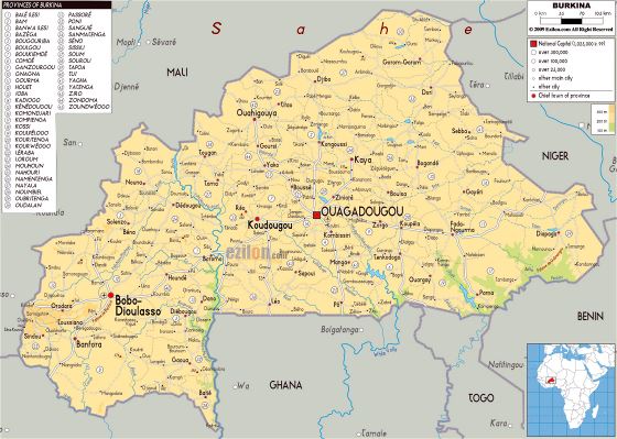 Grande mapa físico de Burkina Faso con carreteras, ciudades y aeropuertos