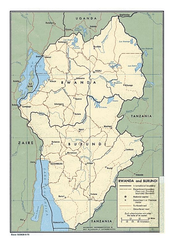Detallado mapa político y administrativo de Ruanda y Burundi con carreteras y principales ciudades - 1975