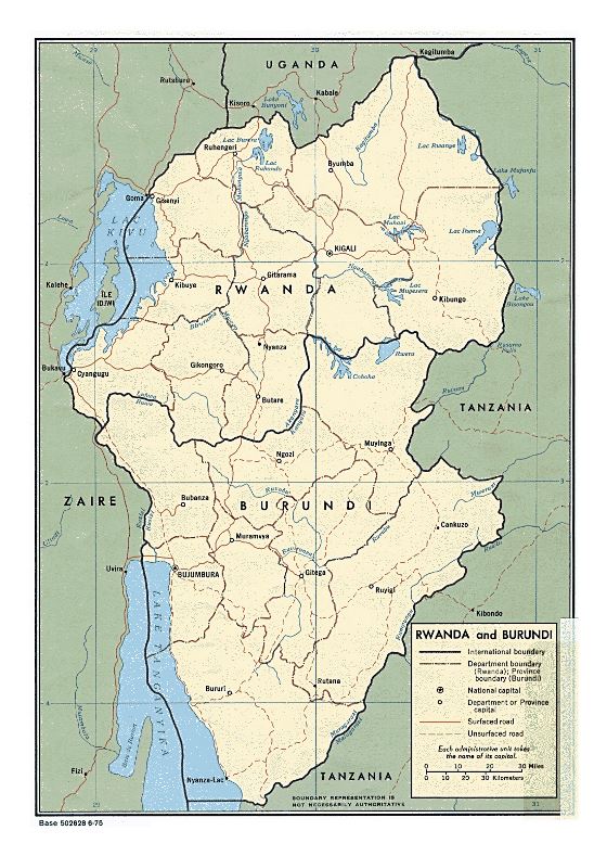 Detallado mapa político y administrativo de Ruanda y Burundi con carreteras y principales ciudades - 1975