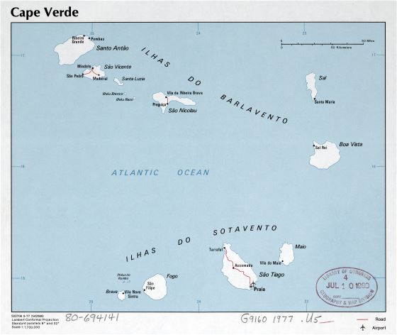 A gran escala mapa político de Cabo Verde con carreteras, principales ciudades y aeropuertos - 1977