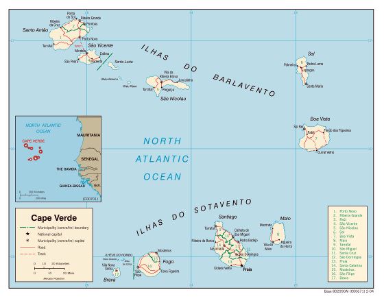 Grande detallado mapa político y administrativo de Cabo Verde con carreteras y principales ciudades - 2004