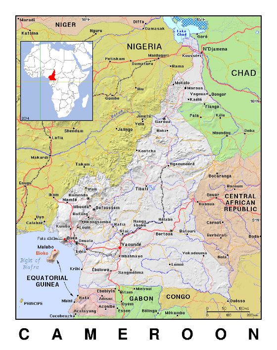Detallado mapa político de Camerún con relieve