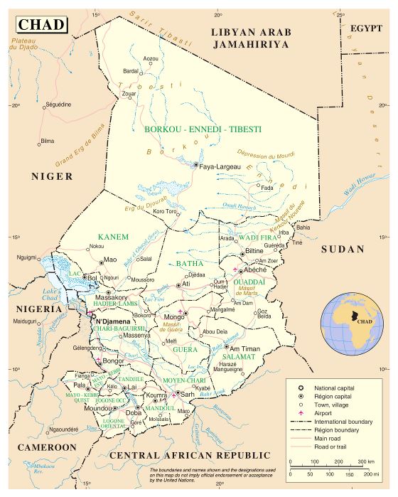 Grande detallado mapa político y administrativo de Chad con carreteras, ciudades y aeropuertos
