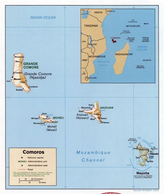 Grande detallado mapa político de Comoras con relieve, carreteras y ciudades - 1991