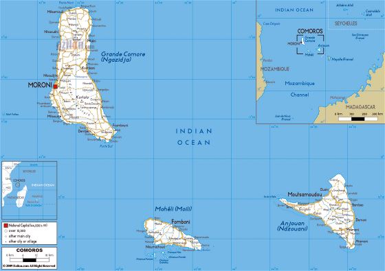 Grande mapa de carreteras de Islas Comoras con ciudades y aeropuertos