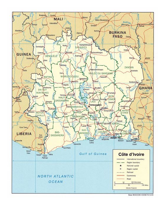 Detallado político y administrativo mapa de Costa de Marfil con carreteras, ferrocarriles y principales ciudades - 2004