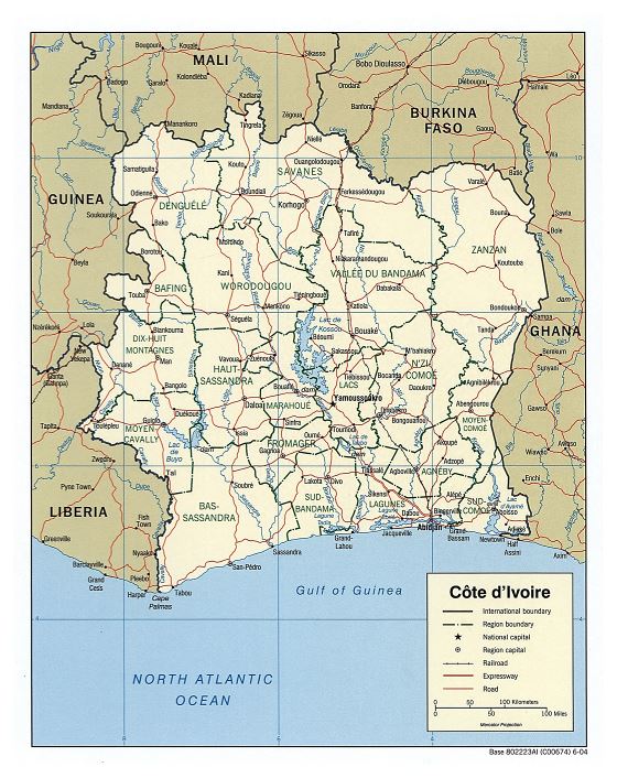 Gran escala político y administrativo mapa de Costa de Marfil con carreteras, ferrocarriles y principales ciudades - 2004