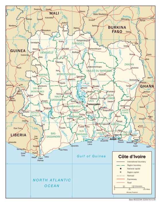 Grande detallado político y administrativo mapa de Costa de Marfil con carreteras, ferrocarriles y principales ciudades - 2004