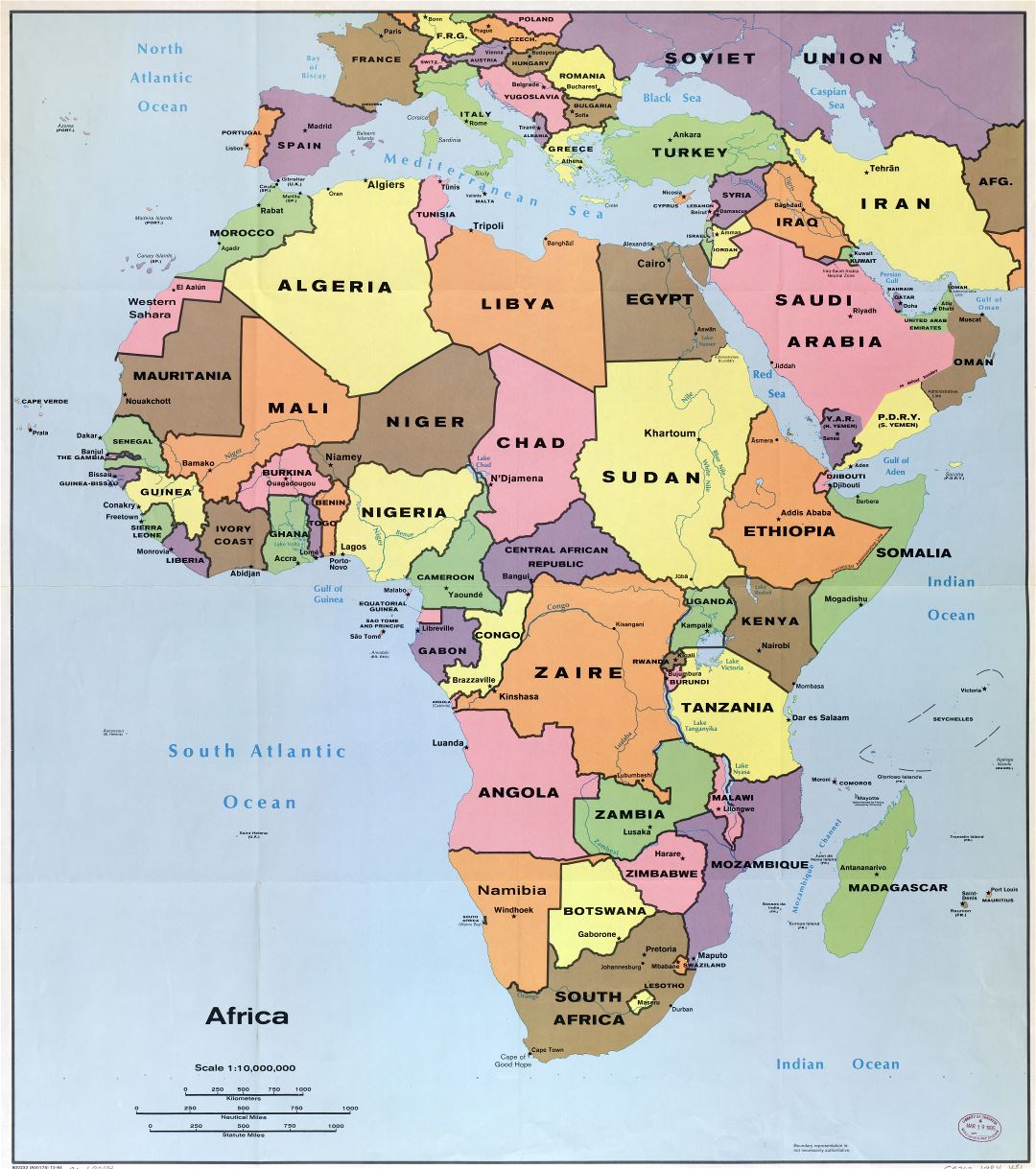 Detalle a gran escala mapa político de África con las marcas de las capitales, ciudades importantes y nombres de países - 1984