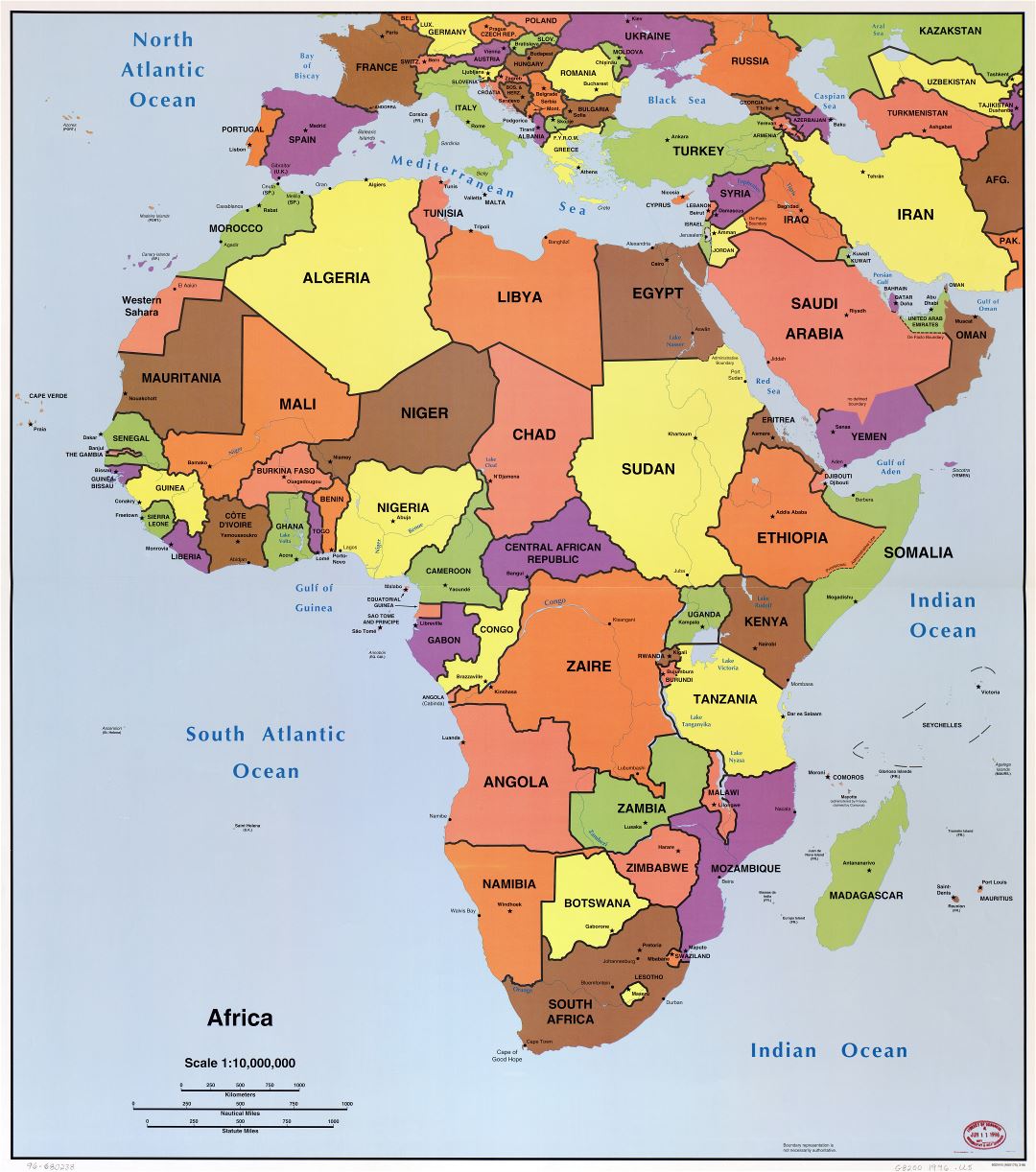 Detalle a gran escala mapa político de África con las marcas de las ciudades capitales, grandes ciudades y nombres de los estados - 1996
