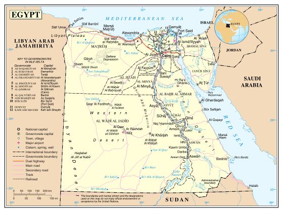 Grande detallado político y administrativo mapa de Egipto con carreteras, ferrocarriles, ciudades y aeropuertos