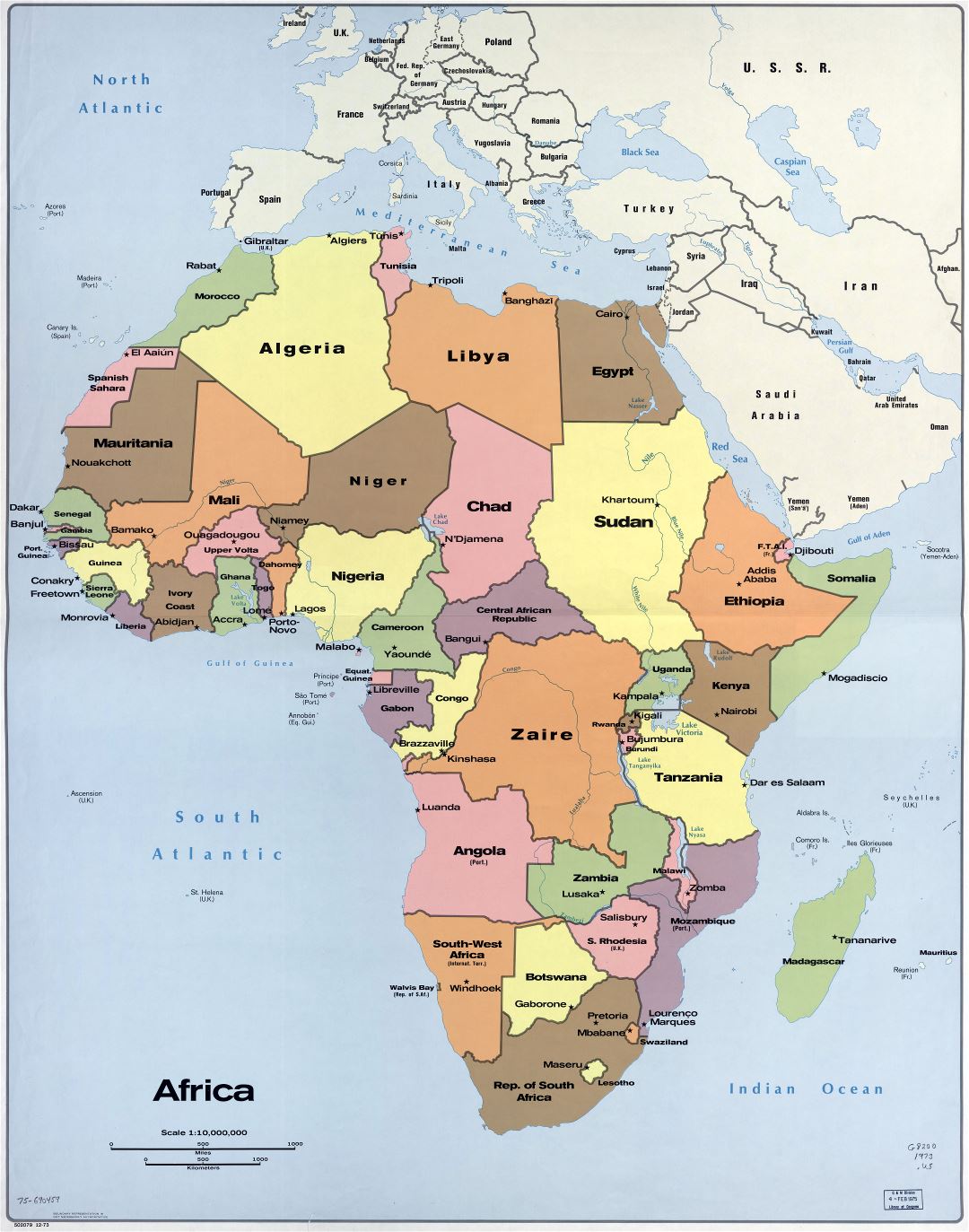 En alta resolución detallado mapa político de África con las marcas de capitales y los nombres de los países - 1973
