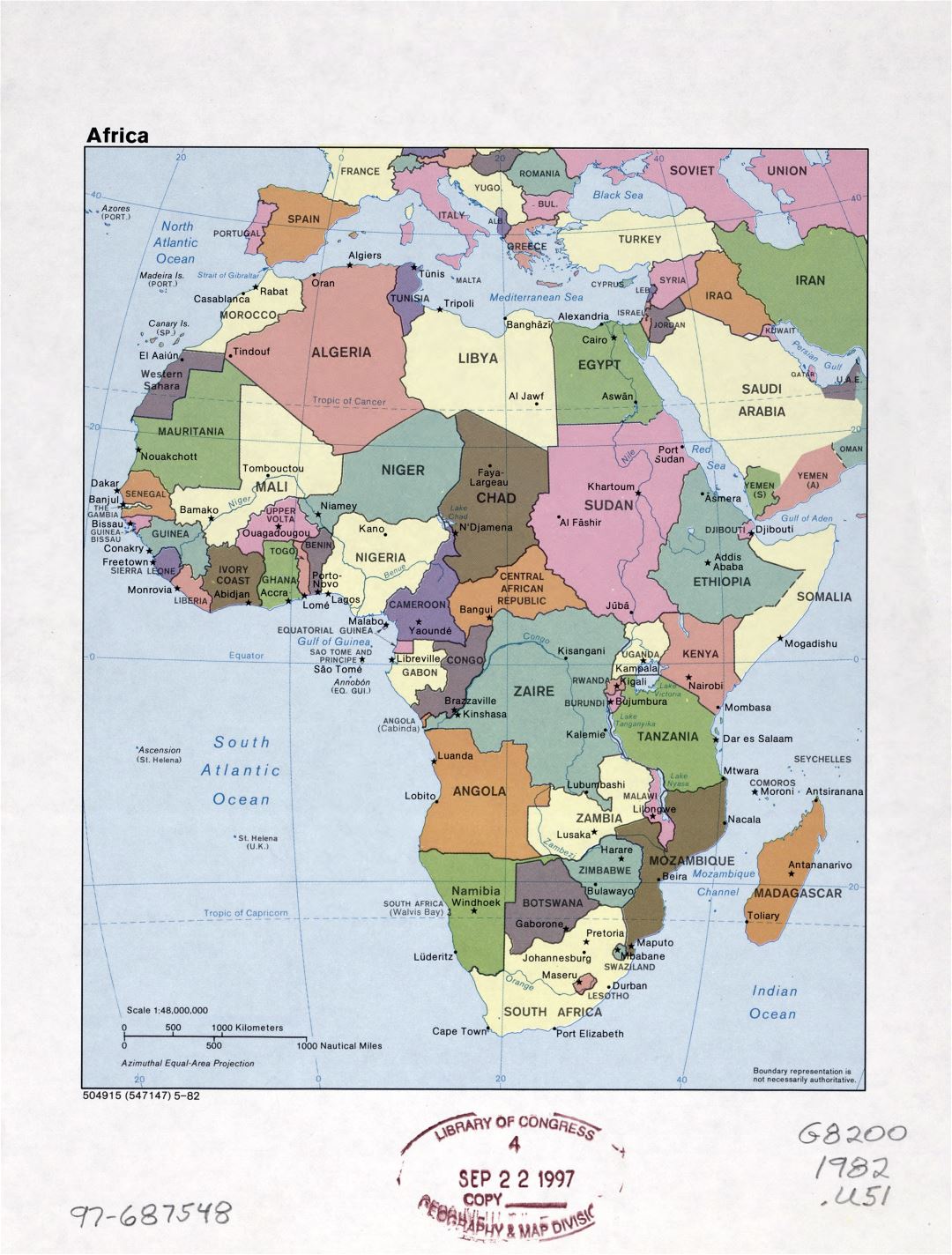 Mapa grande política detallada de África con las marcas de capitales, grandes ciudades y nombres de los estados - 1982