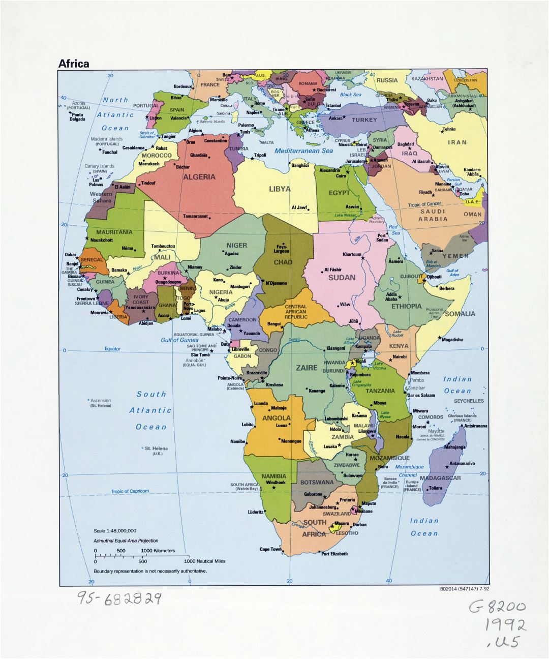 Mapa grande política detallada de África con las marcas de las ciudades capitales, grandes ciudades y los nombres de los países - 1992