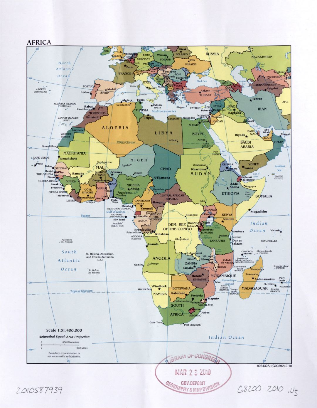 Mapa grande política detallada de África con las marcas de las ciudades capitales, grandes ciudades y los nombres de los países - 2010