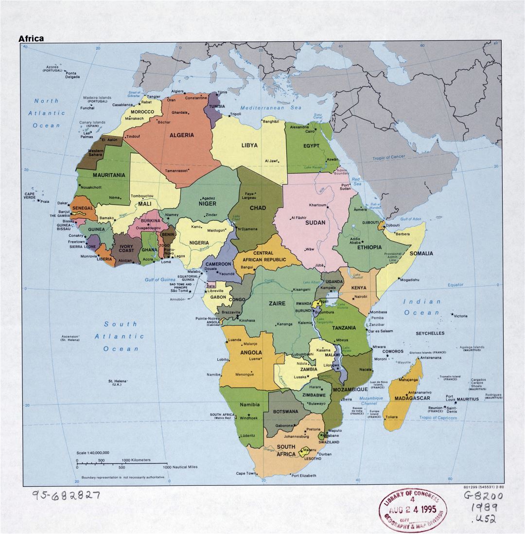 Mapa grande político detalle de África con las marcas de las capitales, ciudades importantes y nombres de países - 1989