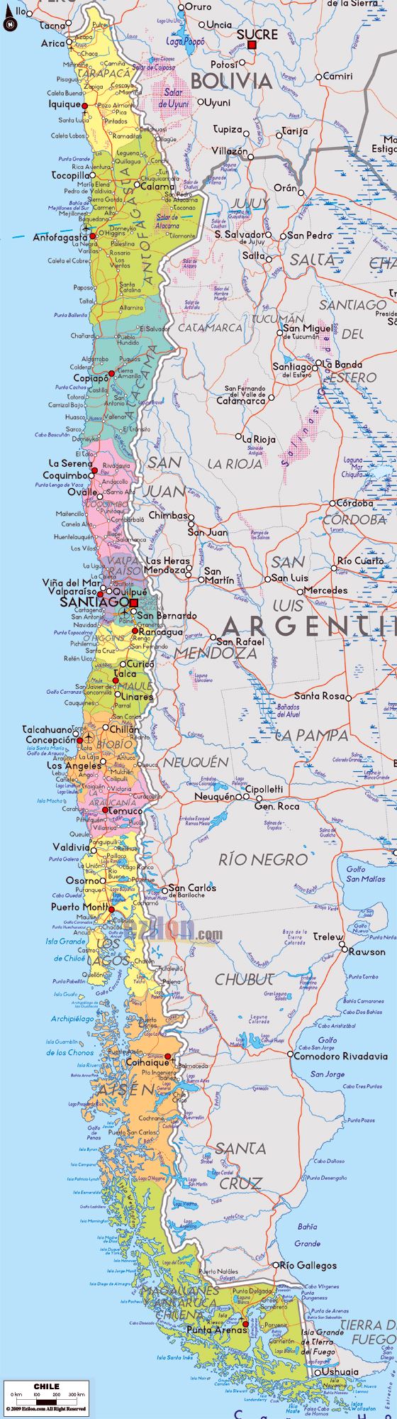 Detallado mapa político y administrativo de Chile con carreteras, ciudades y aeropuertos