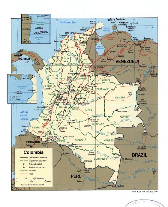 Grande detallado mapa político y administrativo de Colombia con marcas de ciudades, carreteras y ferrocarriles - 2001