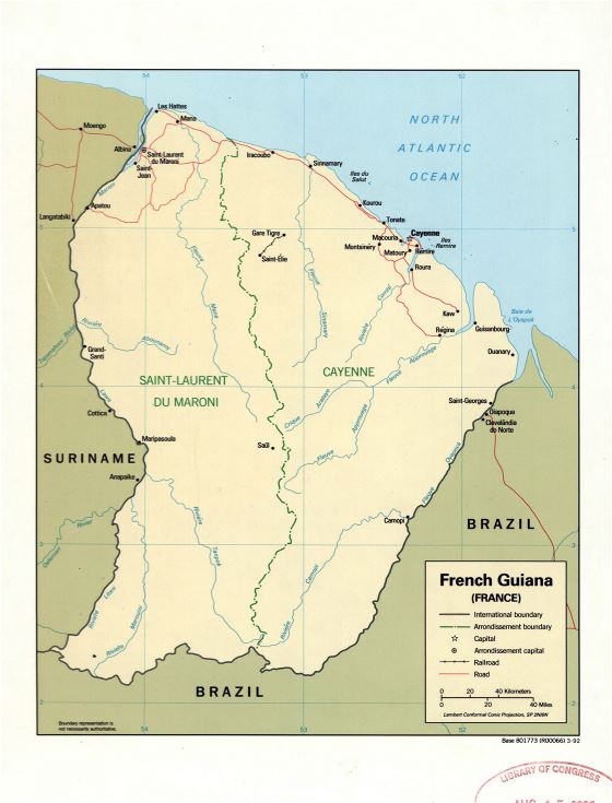 Grande detallado mapa político y administrativo de Guayana Francesa con marcas de ciudades, carreteras y ferrocarriles - 1992