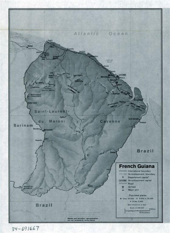 Grande detallado mapa político y administrativo de Guayana Francesa con relieve, carreteras, ciudades, aeropuertos y puertos marítimos - 1983