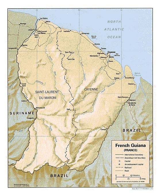 Grande mapa político de Guayana Francesa con relieve, carreteras y ciudades - 1992
