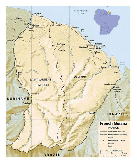 Grande mapa político y administrativo de Guayana Francesa con relieve, carreteras y principales ciudades