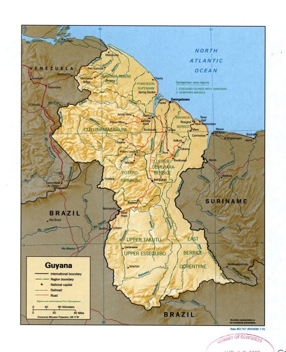 Grande detallado mapa político y administrativo de Guyana con relieve, marcas de carreteras, ferrocarriles y principales ciudades - 1991