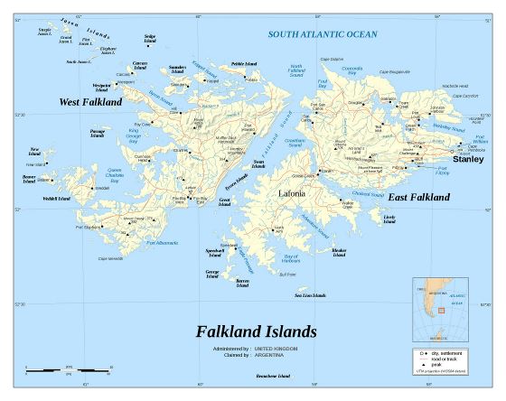 Grande detallado mapa político de Islas Malvinas con relieve, carreteras y ciudades