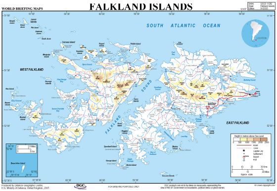 Mapa de elevación de Islas Malvinas con ciudades, carreteras, puertos marítimos y aeropuertos