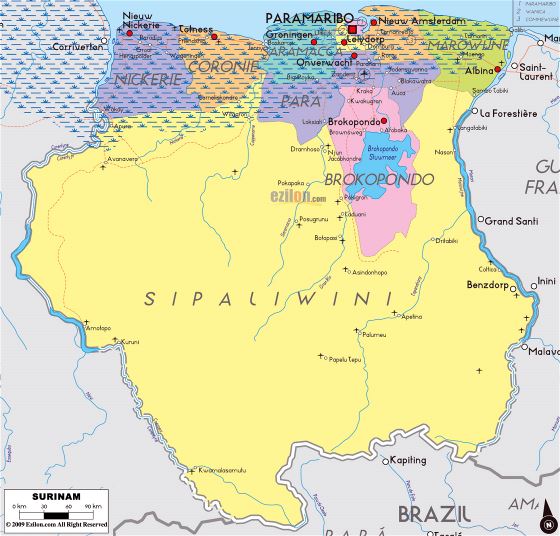 Grande mapa político y administrativo de Surinam con carreteras, ciudades y aeropuertos