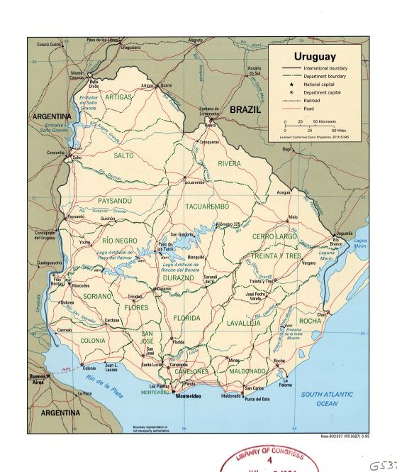 Grande detallado mapa político y administrativo de Uruguay con marcas de carreteras, ferrocarriles y principales ciudades - 1995
