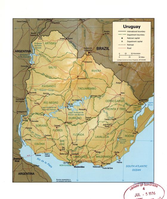 Grande detallado mapa político y administrativo de Uruguay con relieve, marcas de carreteras, ferrocarriles y principales ciudades - 1995