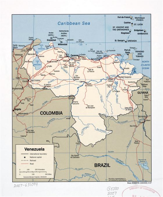 Grande detallado mapa político de Venezuela con marcas de carreteras, ferrocarriles y principales ciudades - 2007