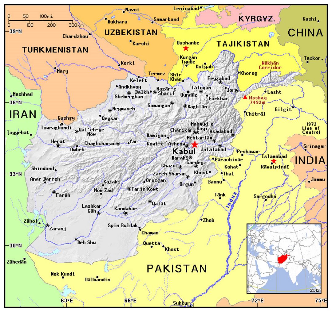 Detallado mapa político de Afganistán con relieve