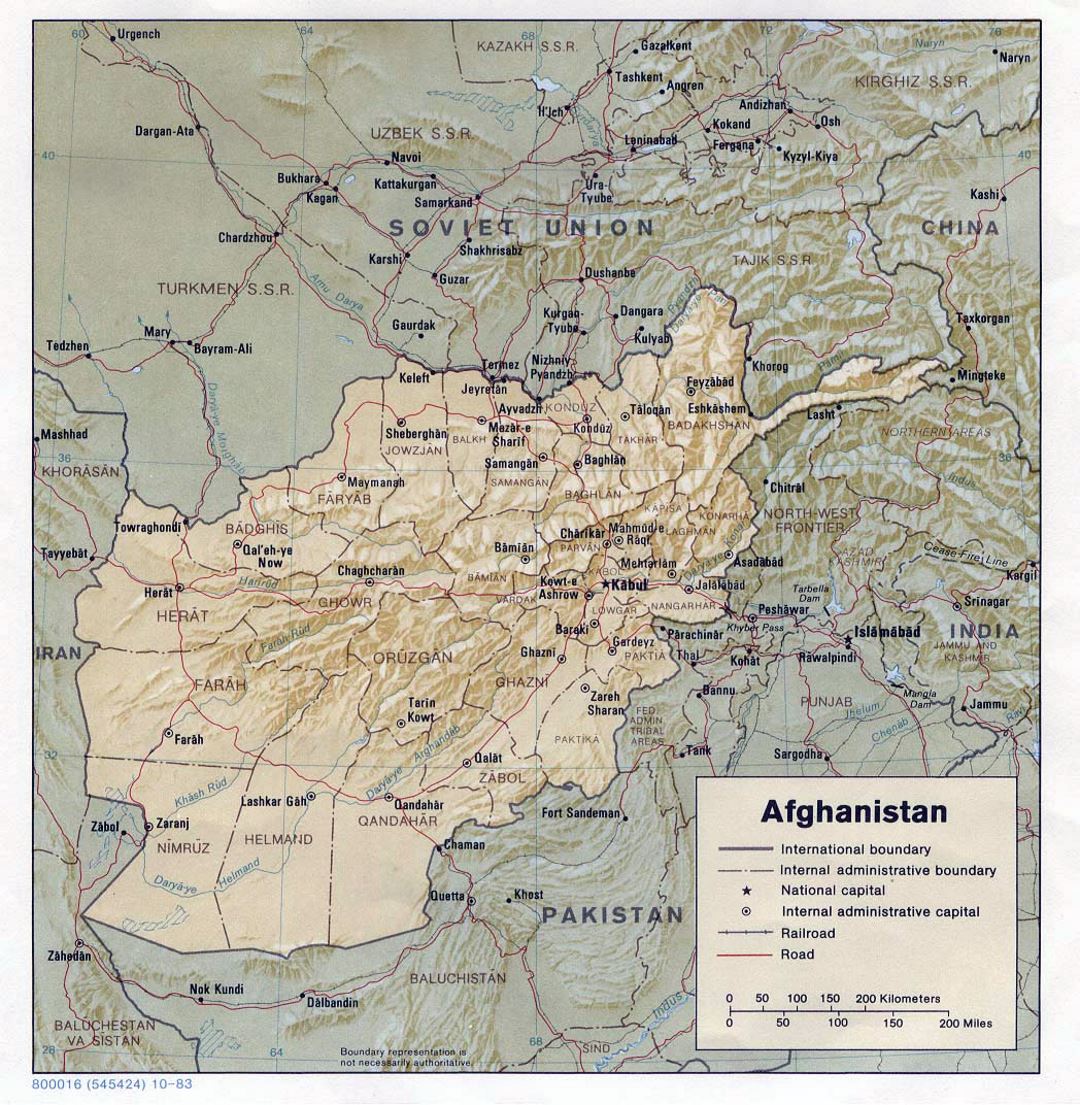 Detallado mapa político y administrativo de Afganistán con carreteras, ciudades y socorro - 1983