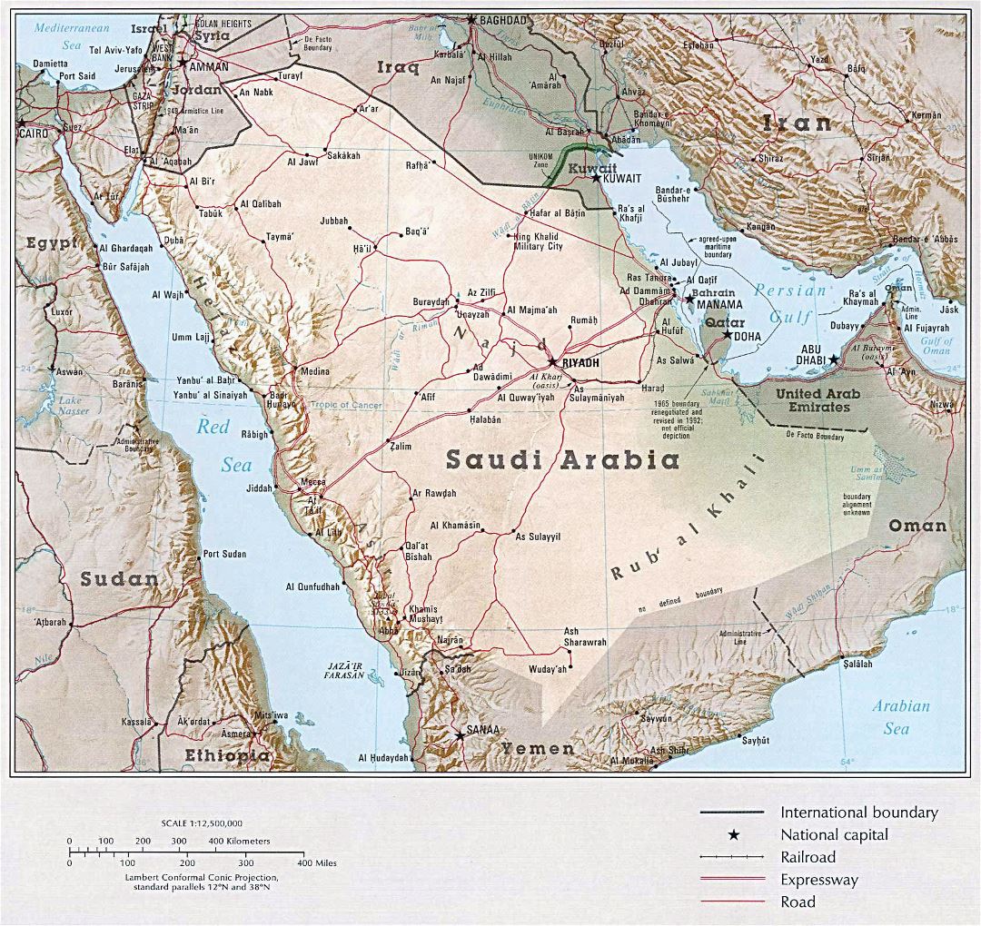 Grande detallado mapa político de Arabia Saudita con relieve, ferrocarriles, carreteras principales y principales ciudades