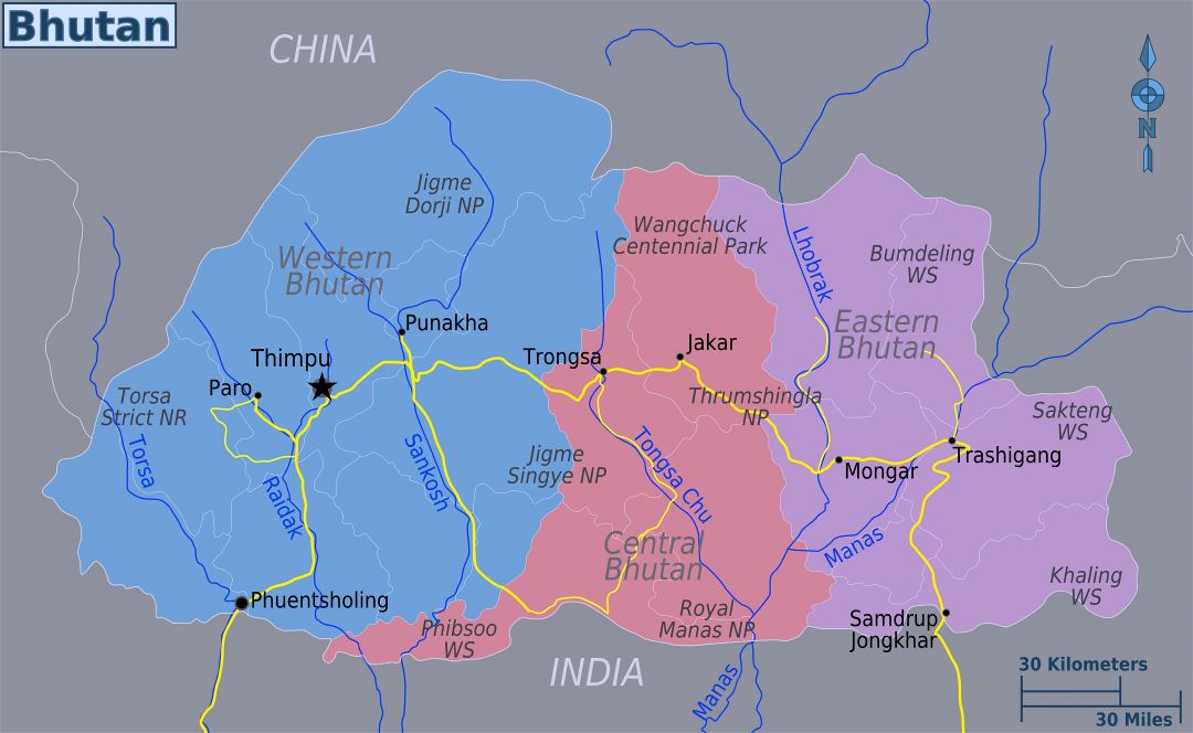Grande mapa de regiones de Bután
