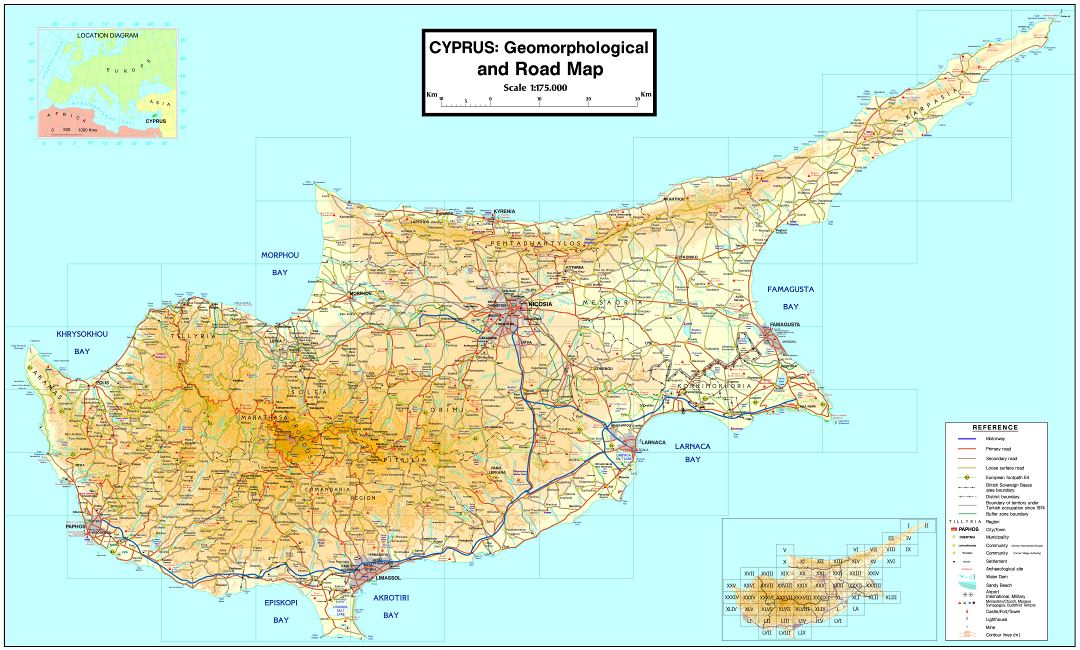 A gran escala mapa geomorfológico de Chipre con carreteras y ciudades