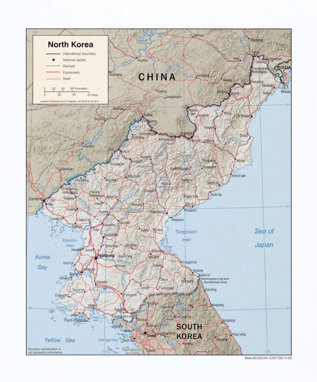 Grande detallado mapa político de Corea del Norte con socorro, carreteras, ferrocarriles y principales ciudades - 2005