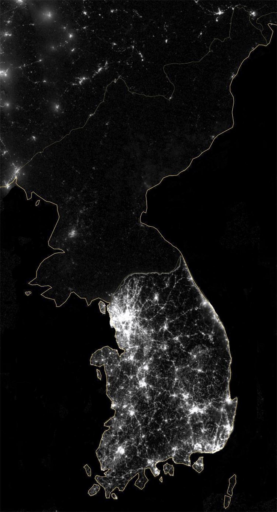 Grande mapa satelital de la Península de Corea en la noche