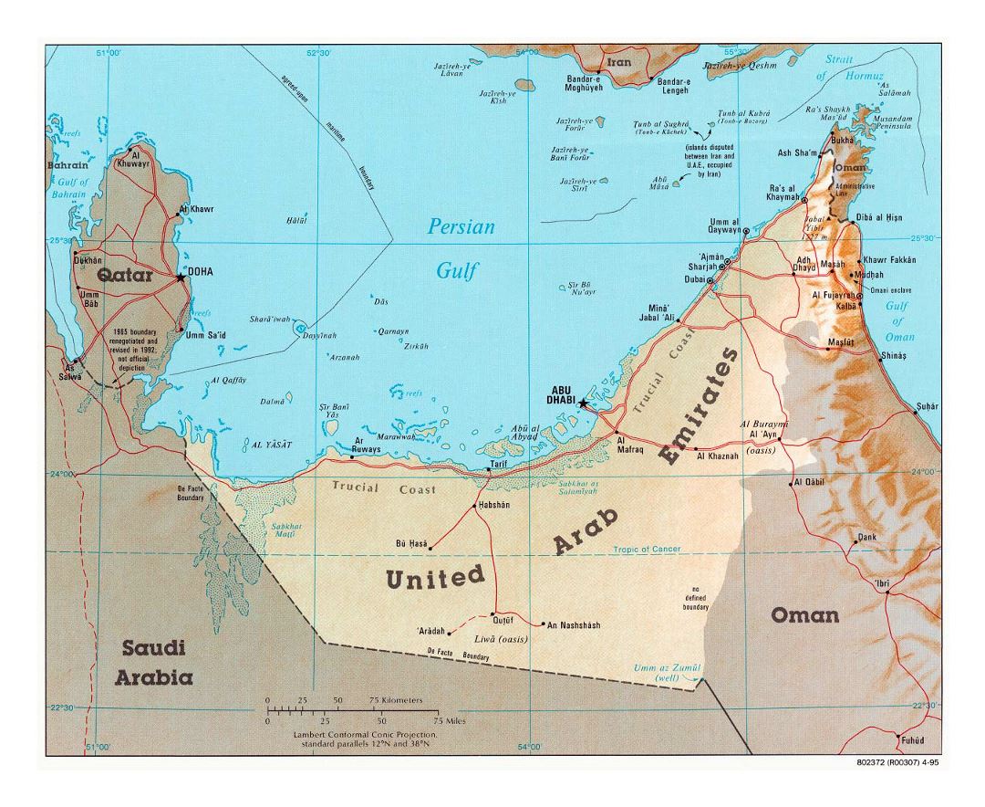 Detallado mapa político de EAU con socorro, carreteras y ciudades - 1995