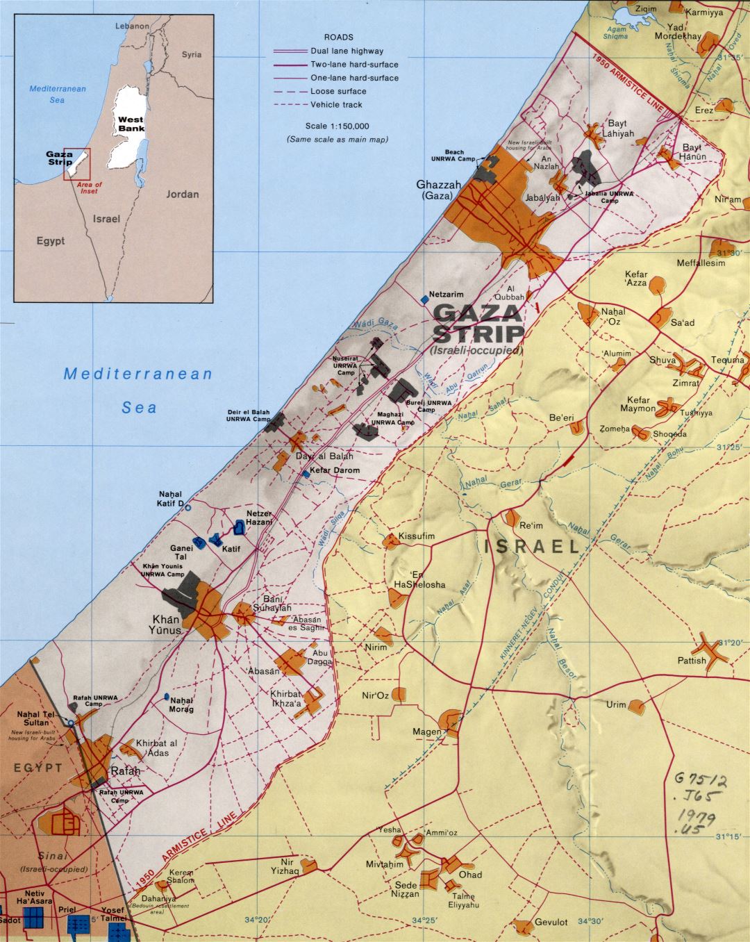 Grande detallado mapa político de la Franja de Gaza con socorro, carreteras, asentamientos y otras marcas