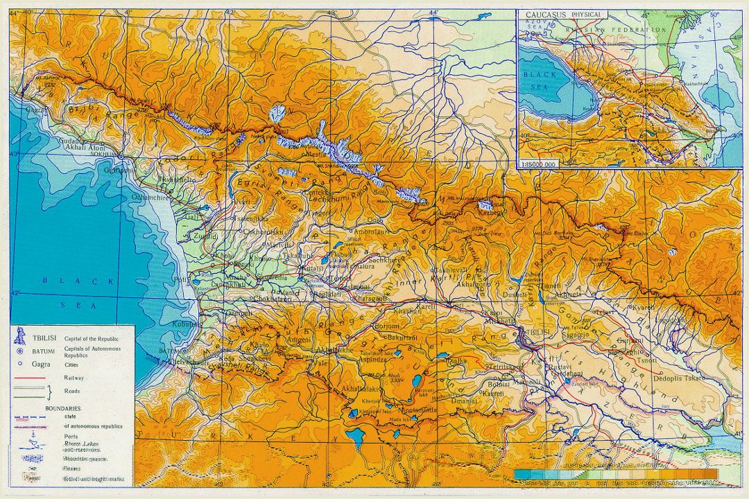 Detallado mapa físico de Georgia con carreteras y ciudades