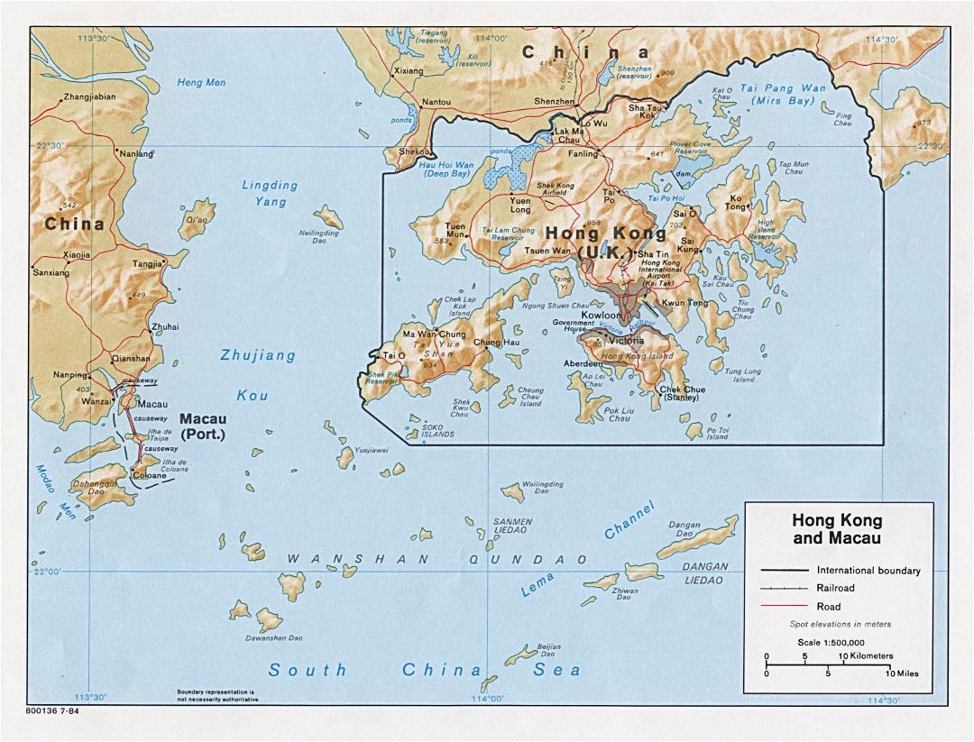 Detallado mapa político de Hong Kong y Macao con carreteras y socorro - 1984