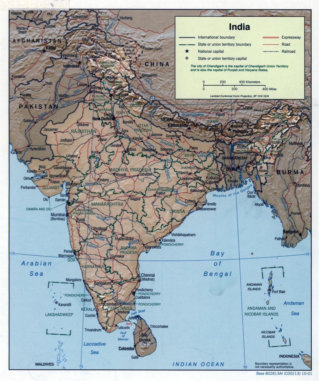 A gran escala mapa político y administrativo de la India con socorro, carreteras, ferrocarriles y principales ciudades - 2001
