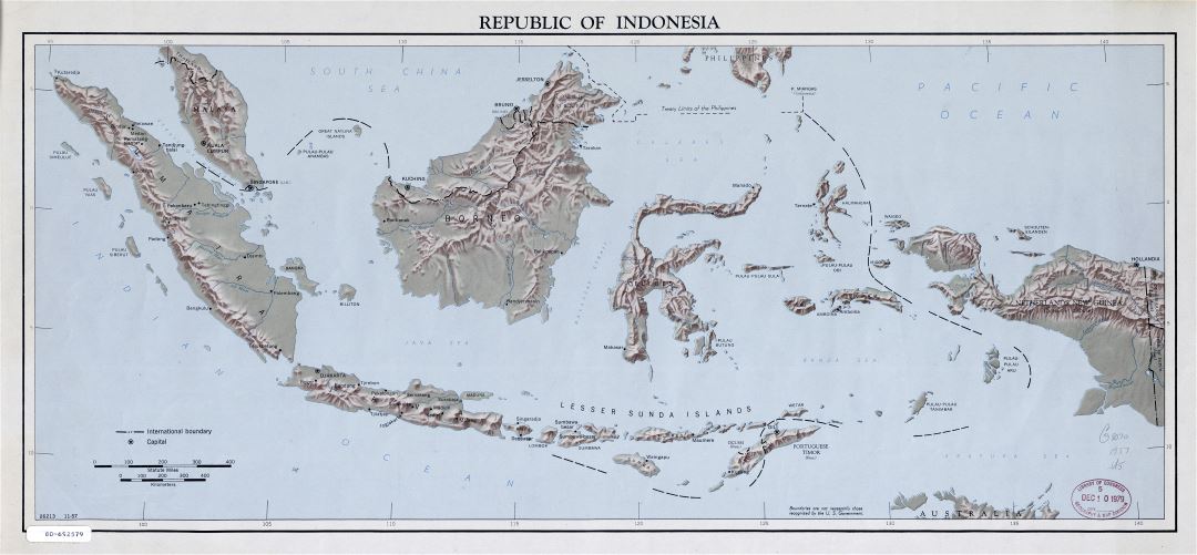 A gran escala mapa de la República de Indonesia con relieve - 1957